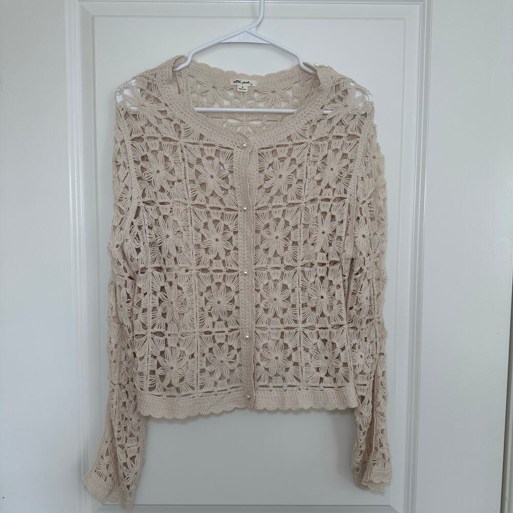 Cream Crochet Crewneck Cardigan Sweater Floral Lace Pattern Pearl Buttons Size M